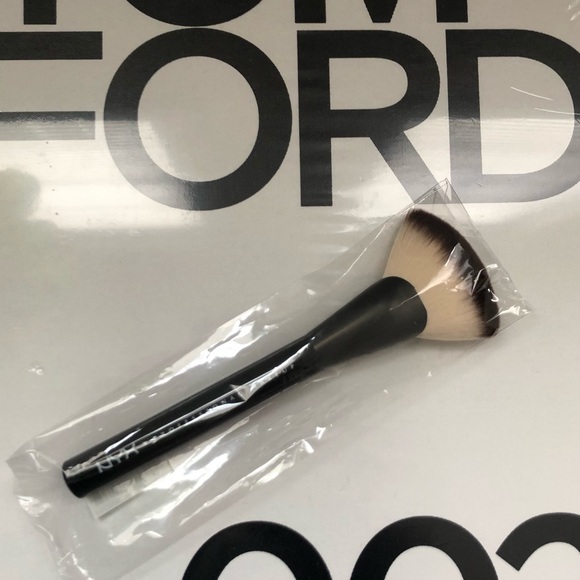 NYX Pro Brush Set with Cleansing Pad - Picture 3 of 15